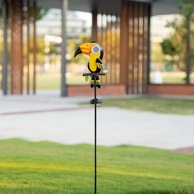 Metal Yard Decor Toucan Statue Decorative Solar Lights Outdoor Garden Whimsical Decor for Patio Lawn Jungle Balcony