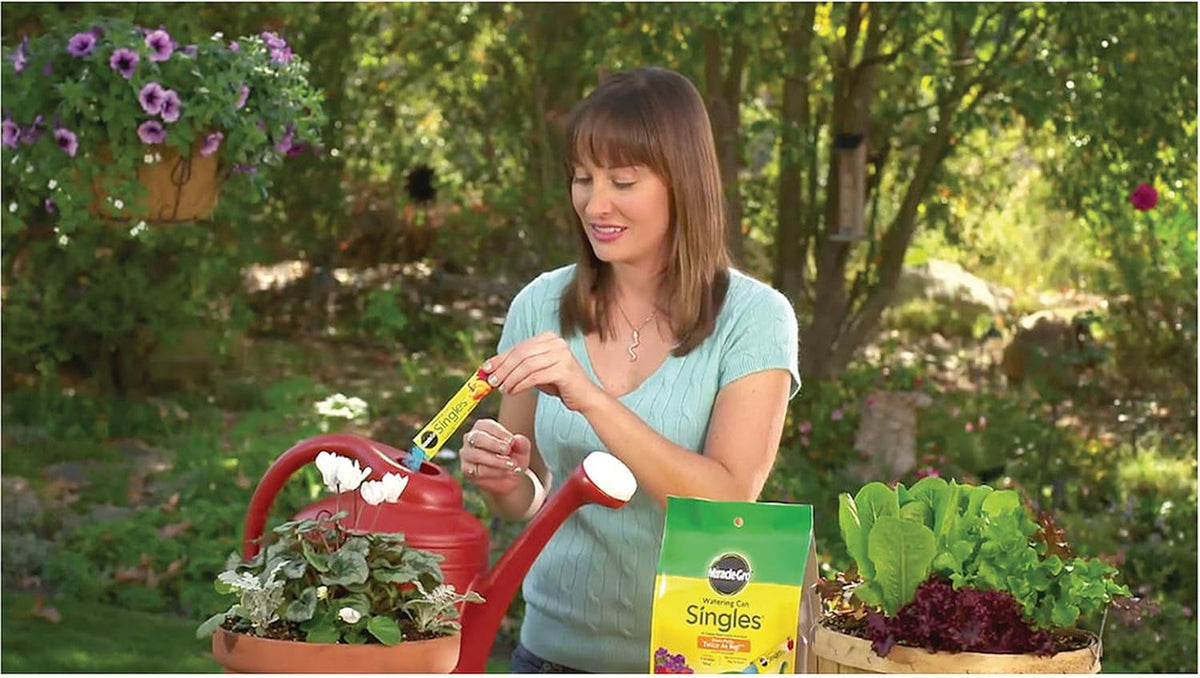 Miracle-Gro Watering Can Singles All Purpose Water Soluble Plant Food, For Flowers, Vegetables, Houseplants, Trees, Indoor and Outdoor Plants, 24 Packets