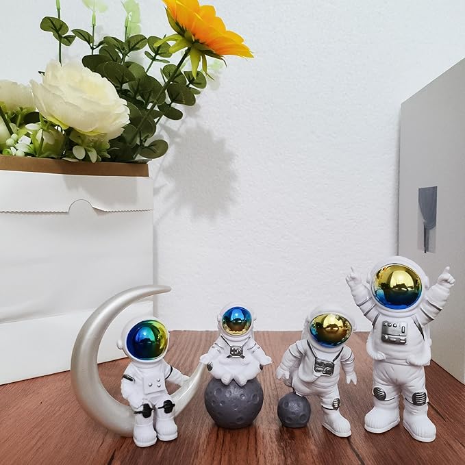 Gradient Astronaut Statues Set of 4, Spaceman Figurines Space Theme Party Nursery Home Office Decor
