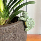 Cute Climbing Tortoise Flower Pot Hugger Figurines Resin Hanging Turtle Statue Planter Pot Decorations for Home Garden Fence Balcony Patio Lawn Yard Ornaments