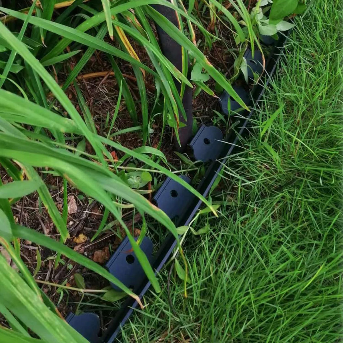Landscape Edging,20ft Plastic Garden Edging with 20 Stakes,2 Inch Tall Lawn Edging for Lawn,Yard,Flower Gardens Edging Border (Black-20FT)