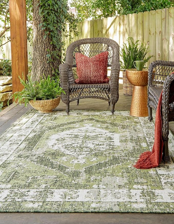 Unique Loom Outdoor Traditional Collection Area Rug - Valeria (6' 1" x 9' Rectangle, Green/ Light Green)
