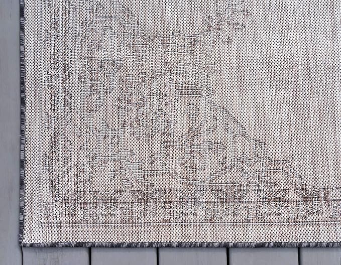 Unique Loom Outdoor Traditional Collection Area Rug - Antique (6' 1" x 9' Rectangle, Charcoal Gray/ Natural)