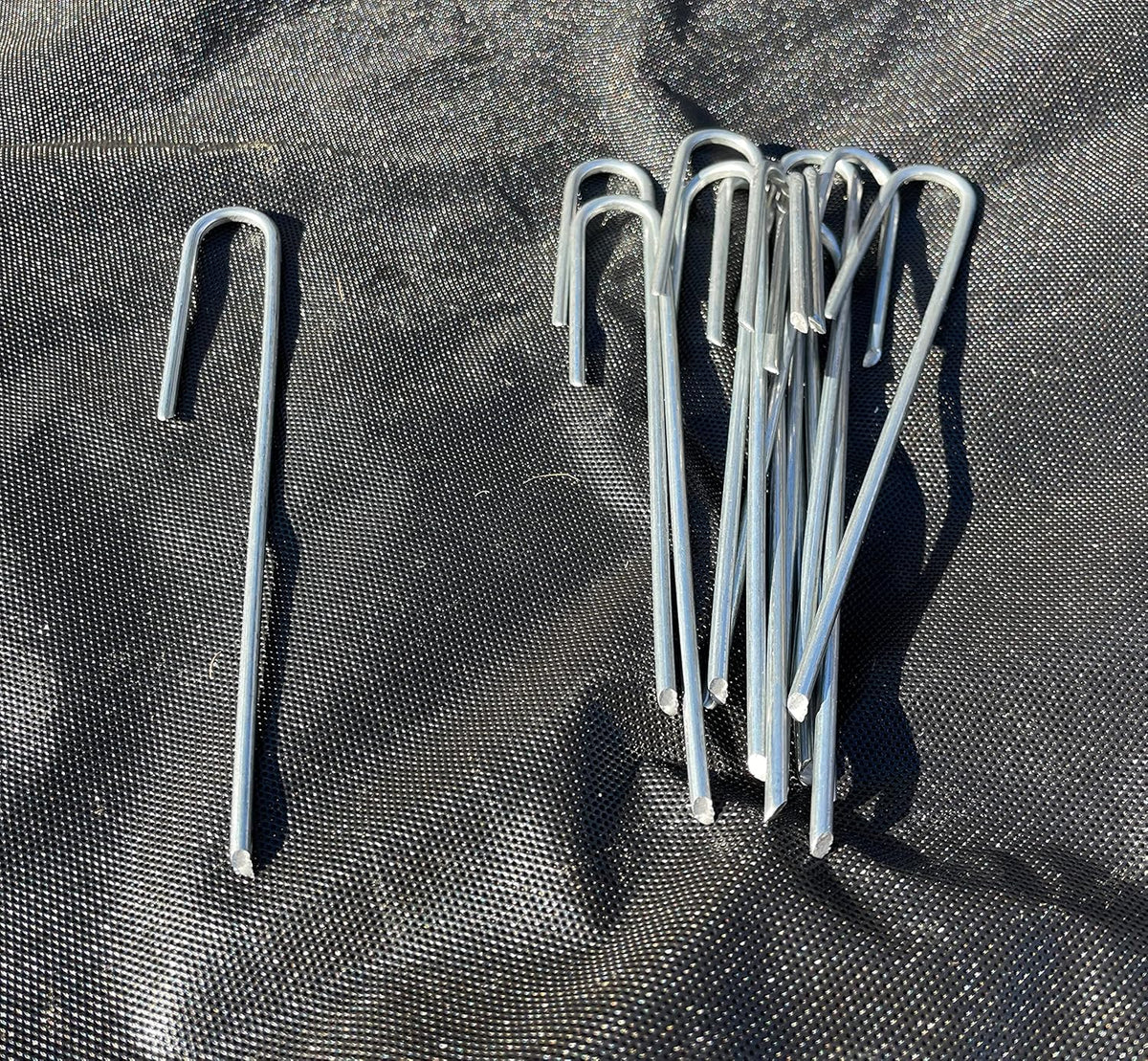 Sandbaggy 1500-Pack DRIP TUBING Stakes Landscape Staples | 5 inch Length - 11 Gauge Heavy Duty | Drip Anchors | Landscape Pins | Garden Lawn Nails | Designed to Hold Drip Tubing Up to 1/2" Diameter